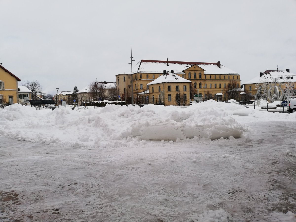 m0rganegeffr0y's tweet image. La maison est toujours là 🍊❤️.
#Déplacementpro #Projetdigital #Immersion
Et malgré les tonnes de neige les TER circulent ! Prenez-en de la graine @TERHDF !