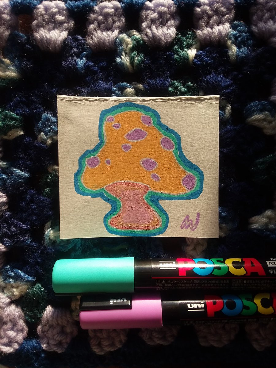 Made some cute mushrooms with my new posca pens
.
.
#mushroom #posca #drawing #painting #mushroompainting #artist #paartist #cute