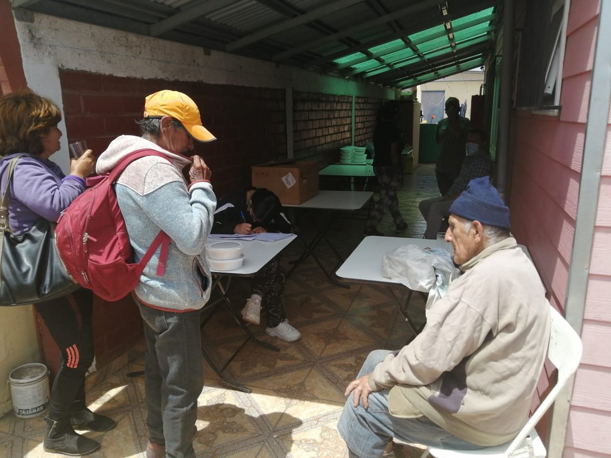 ollacomunchile's tweet photo. Funcionando en la Olla Común Pablo Neruda de Las Compañías de La Serena.  Casi 9 meses funcionando a puro ñeque. Apaña la Olla. https://t.co/E0EbqIJxfJ