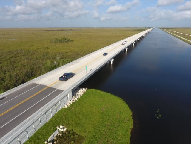 6/ Roughly 2.3 miles of Tamiami have recently been elevated. This is excellent but also highlights how restoration fares compared to expansion. Since 1989, the extent of FL's Interstate and principal arterial network has grown by 2,647 miles or 43%.