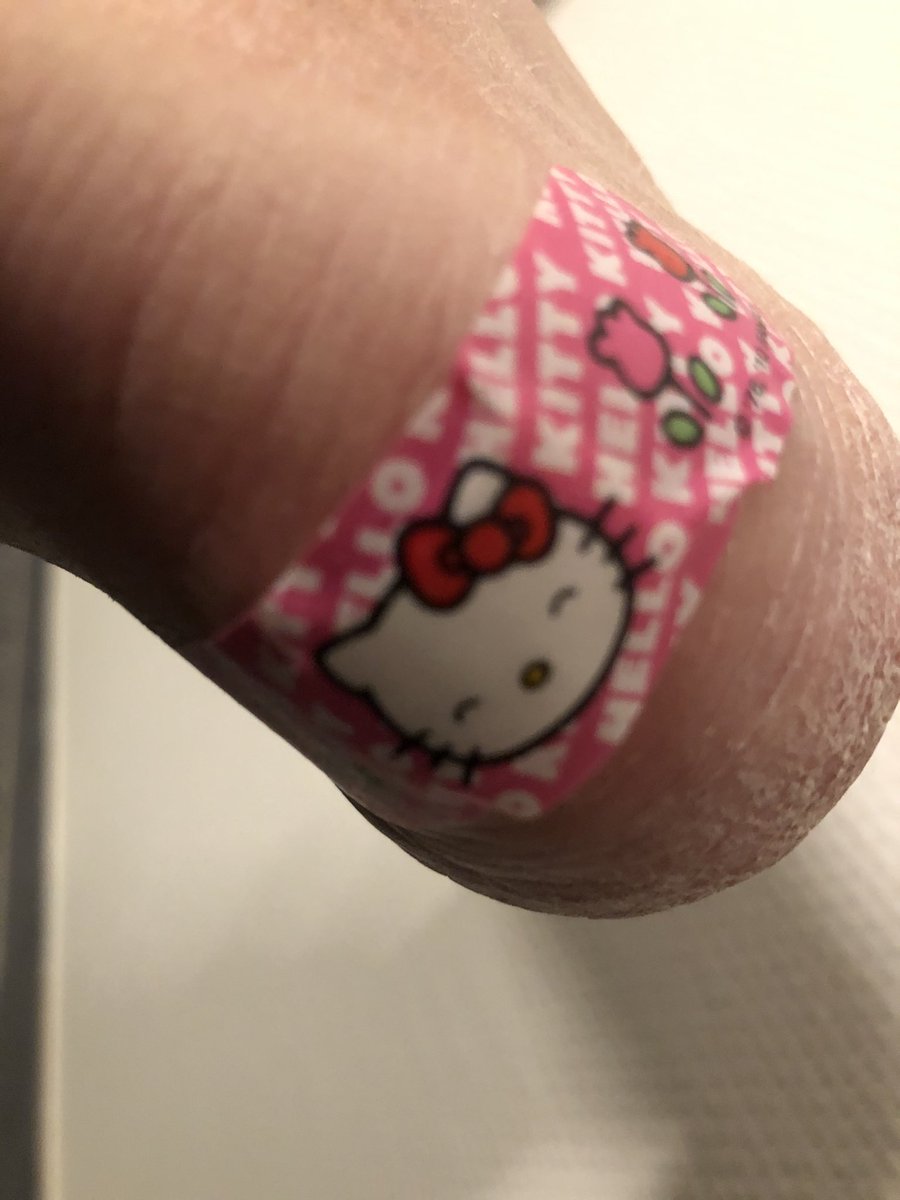 KrogdahlPal's tweet photo. Got wounded clearing all the snow from the last two days, Hello Kitty to the rescue ๐ค #snow #helsinki #finland #clearingsnow #hellokitty https://t.co/sy95jyqde1