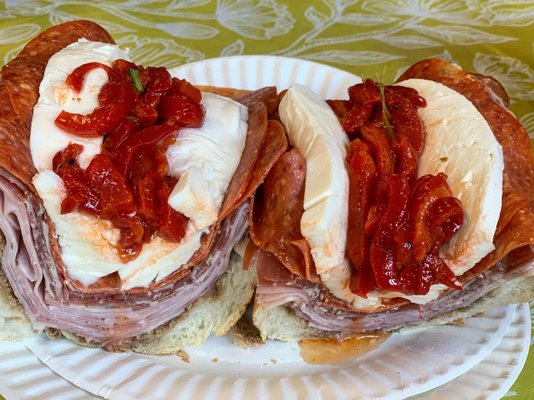 VisitHudsonNJ's tweet image. Are you looking for @NJGov best sandwich? Head to #HudsonCounty! M &amp;amp; P Biancomano in @CityofHoboken represents #NewJersey in @foodandwine search for The Best Sandwich in Every State! @VisitHobokenNJ @Visit_NJ 
bit.ly/38D8tnp
#VisitHudsonNJ #HudsonCounty #Hoboken #foodies