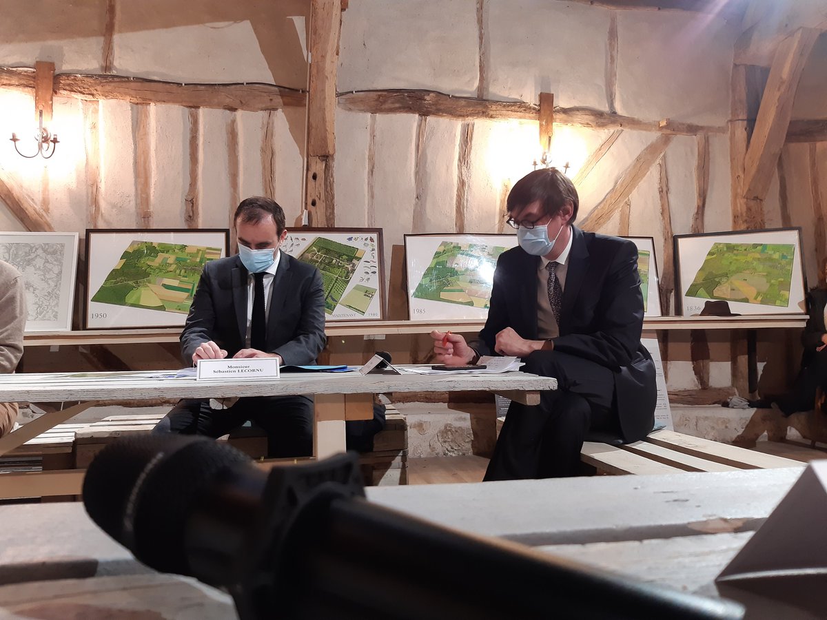 Chambres d'agriculture France (@chambagrifrance) on Twitter photo Table ronde #Eure #transitionécologique avec <a href="/EmmanuelMacron/">Emmanuel Macron</a> : mobilisation totale des #chambagri dans l'accompagnement des agriculteurs dans les transitions économiques, sociales et environnementales #creationdevaleurs" <a href="/76sebwin/">Sébastien Windsor</a>
#PlandeRelance Table ronde #Eure #transitionécologique avec <a href="/EmmanuelMacron/">Emmanuel Macron</a> : mobilisation totale des #chambagri dans l'accompagnement des agriculteurs dans les transitions économiques, sociales et environnementales #creationdevaleurs" <a href="/76sebwin/">Sébastien Windsor</a>
#PlandeRelance