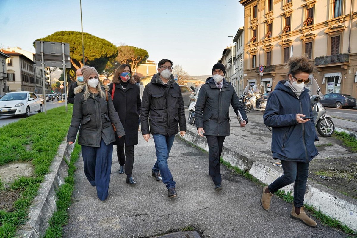 DarioNardella's tweet photo. Sopralluogo all’ex ospedale psichiatrico #SanSalvi per lavorare al piano di recupero dell’area e in via Lungo l’Affrico dove studiamo gli interventi per migliorare marciapiedi, segnaletica, pista ciclabile e spazi verdi. Al lavoro per una #Firenze sempre più curata. https://t.co/iT4r79UMFy