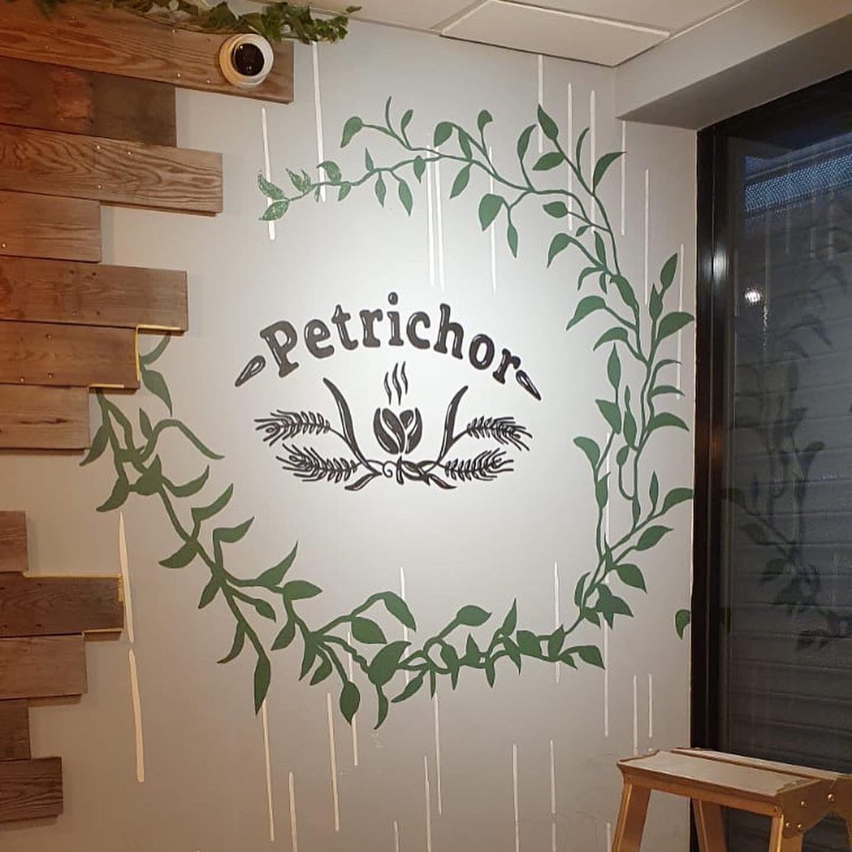 H_SCreative's tweet photo. @PetrichorAyntre owners just wanted to thank you for the opportunity to work on this mural it was a pleasure to work with decent human beings making me feel at home from the start. I appreciated the @crosbycoffeeltd Lattes which you made me and kept me focused through the day. https://t.co/DHwaK8FXVG