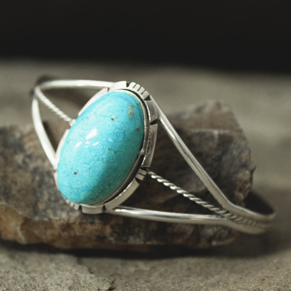 SilverTribeArt's tweet image. #TRIBEFAVORITE
We absolutely adore our #turquoise #cuffbracelets !

☝ Click to shop for similar items: bit.ly/3reEPvU