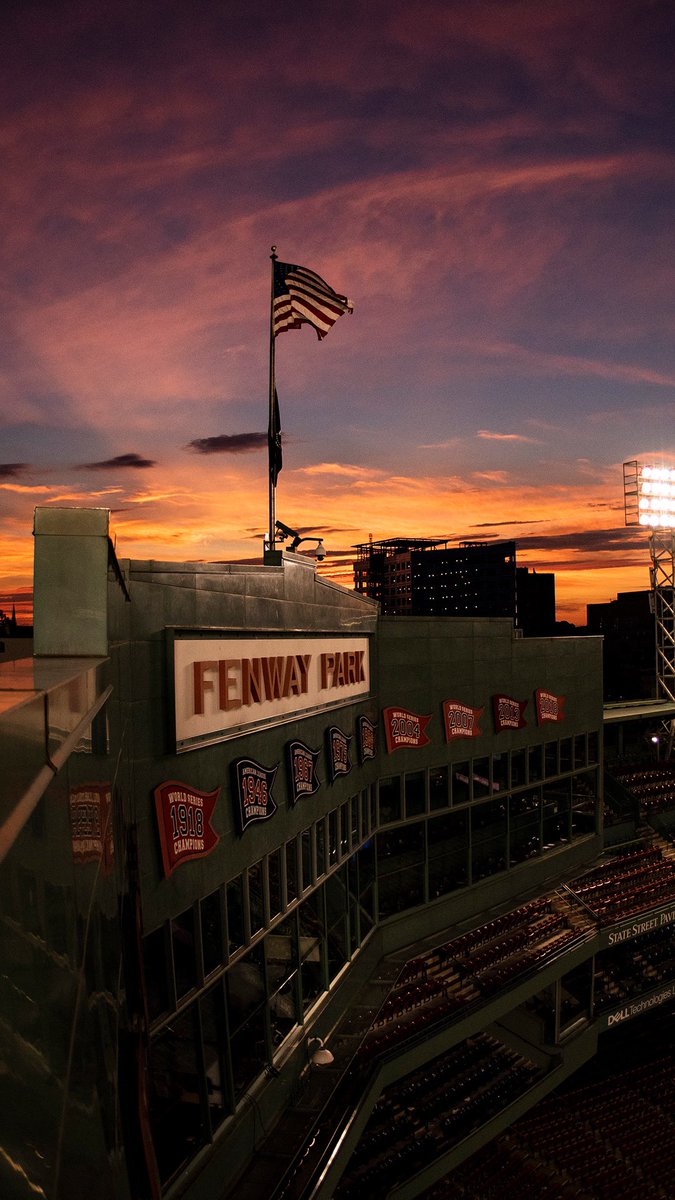 RedSox's tweet photo. There’s no place like home. ❤️

@Benjamin_Moore x #WallpaperWednesday https://t.co/5sfzN22eNZ