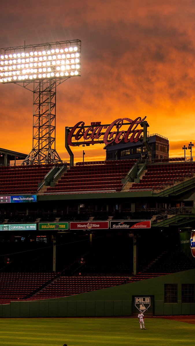 RedSox's tweet photo. There’s no place like home. ❤️

@Benjamin_Moore x #WallpaperWednesday https://t.co/5sfzN22eNZ