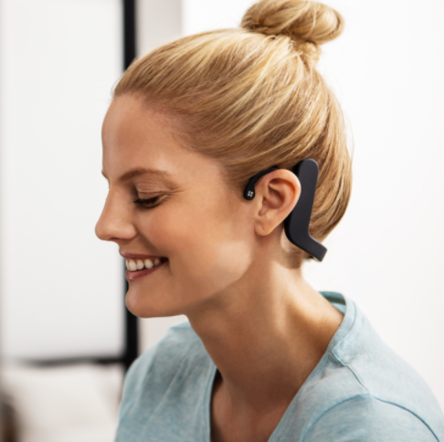 askpdt's tweet photo. The @feel_cove wearable device lets you wear your stress away with gentle vibrations behind your ears to activate the part of your brain that regulates emotions, so you can stress less. #CES2021 #PDTCES https://t.co/SCLXICrWGH