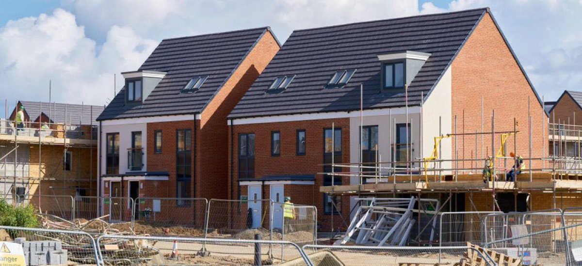 #Bridgingloans are a quick, hassle free way to secure #property or #land you want to #buy or to complete that property #refurbishment 

Talk to us about the #funding you need

We can help you establish that a bridging loan is a suitable option colin.turner@therightbroker.co.uk