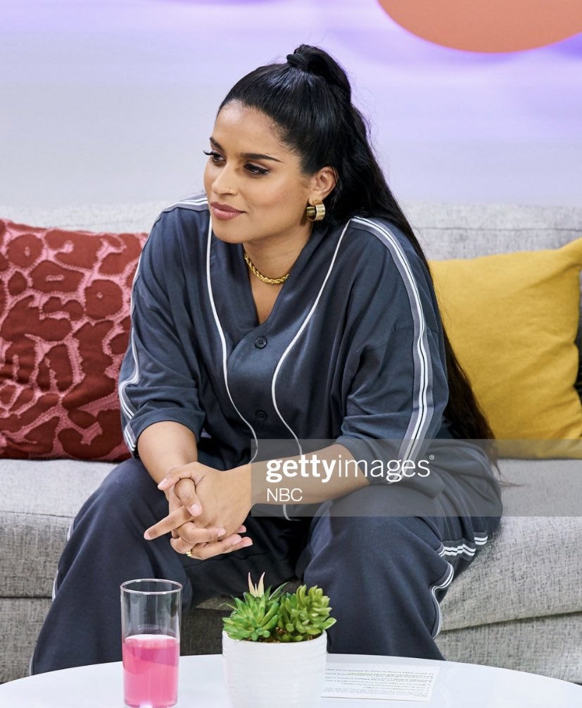 lillyinsuits's tweet photo. the comfy vibes this grey sweatsuit is giving on tonight’s all new #LateWithLilly is everything! Lilly looks stunning 😍
✨ S2 EP3 https://t.co/DERhKBc9hJ