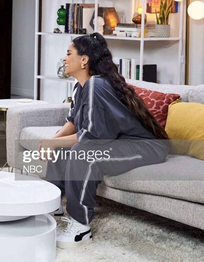 lillyinsuits's tweet photo. the comfy vibes this grey sweatsuit is giving on tonight’s all new #LateWithLilly is everything! Lilly looks stunning 😍
✨ S2 EP3 https://t.co/DERhKBc9hJ