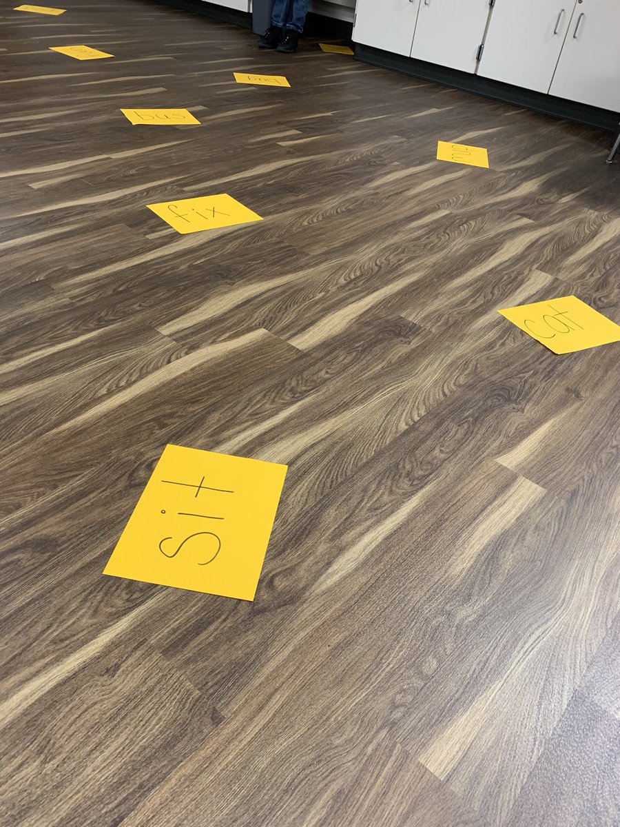 BoydsBunch's tweet photo. We love playing ‘hot and cold’ with short vowel words around the room! @HumbleISD_FCE @HumbleISD_RtI https://t.co/ArRQMiTmzF
