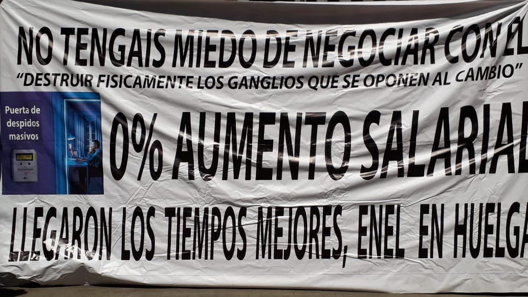 siep_sindicato's tweet photo. Trabajadores movilizados en todo el país en búsqueda de una relación laboral sin discriminación @EnelChile @Cutchile @FENASEN_Chile https://t.co/AAtJbBEgzn