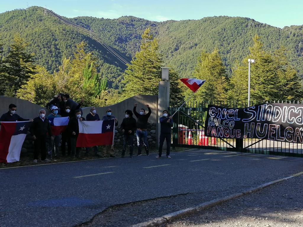 siep_sindicato's tweet photo. Trabajadores movilizados en todo el país en búsqueda de una relación laboral sin discriminación @EnelChile @Cutchile @FENASEN_Chile https://t.co/AAtJbBEgzn
