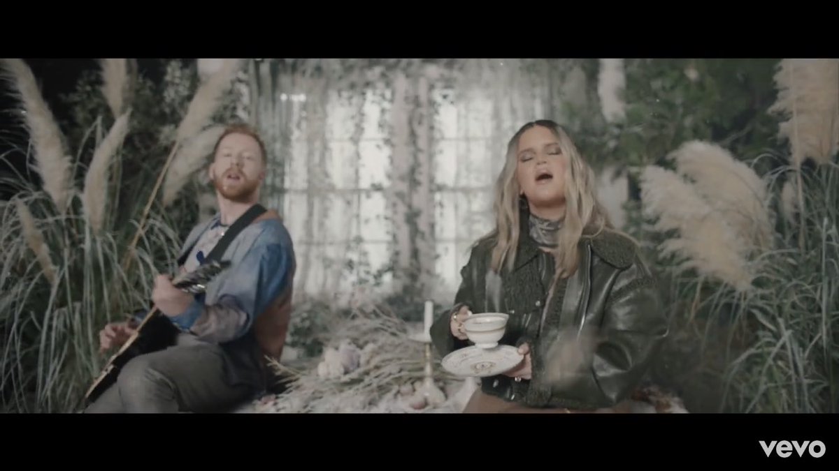 JenniferDong23's tweet image. I’ll be writing about you for the rest of my life 🥺 

I love how the music video just shows love braving the seasons through thick and thin ✨ And what’s a JP video without a space scene 🪐 #LineByLine @jpsaxe @MarenMorris