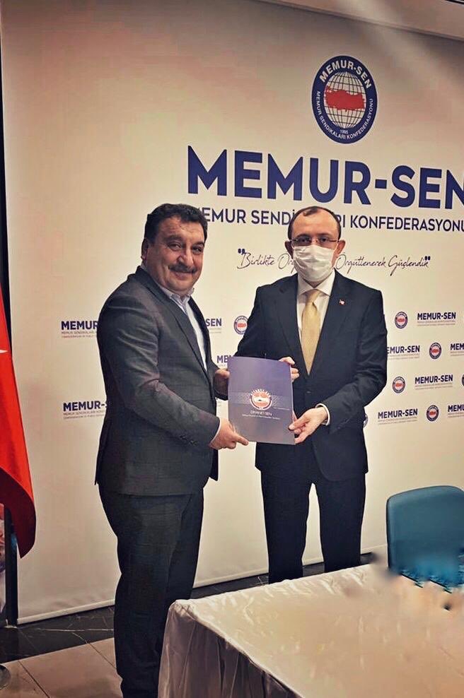 mehmet_guldemir's tweet photo. Ak Parti Grup Başkan Vekili Sayın Mehmet Muş la Memur- Sen Ailesi olarak Sözleşmeli Arkadaşlarımızın sorunlarını görüştük Dosyamızı sunduk. Bir an önce kadro talebimiz hayata geçmeli. https://t.co/u2p4jsSWGU