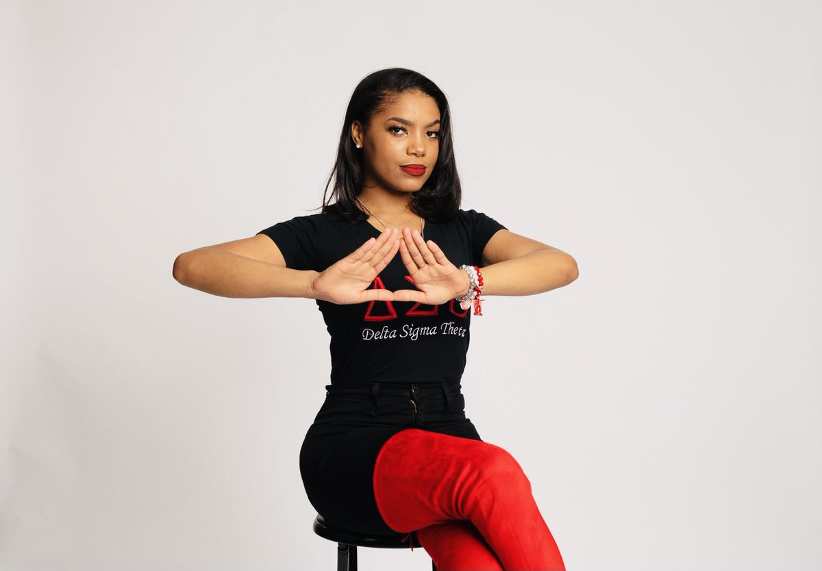 _tiphhh's tweet photo. It’s something about that crimson and cream ♥️ #J13 https://t.co/4X6HWJZbS3