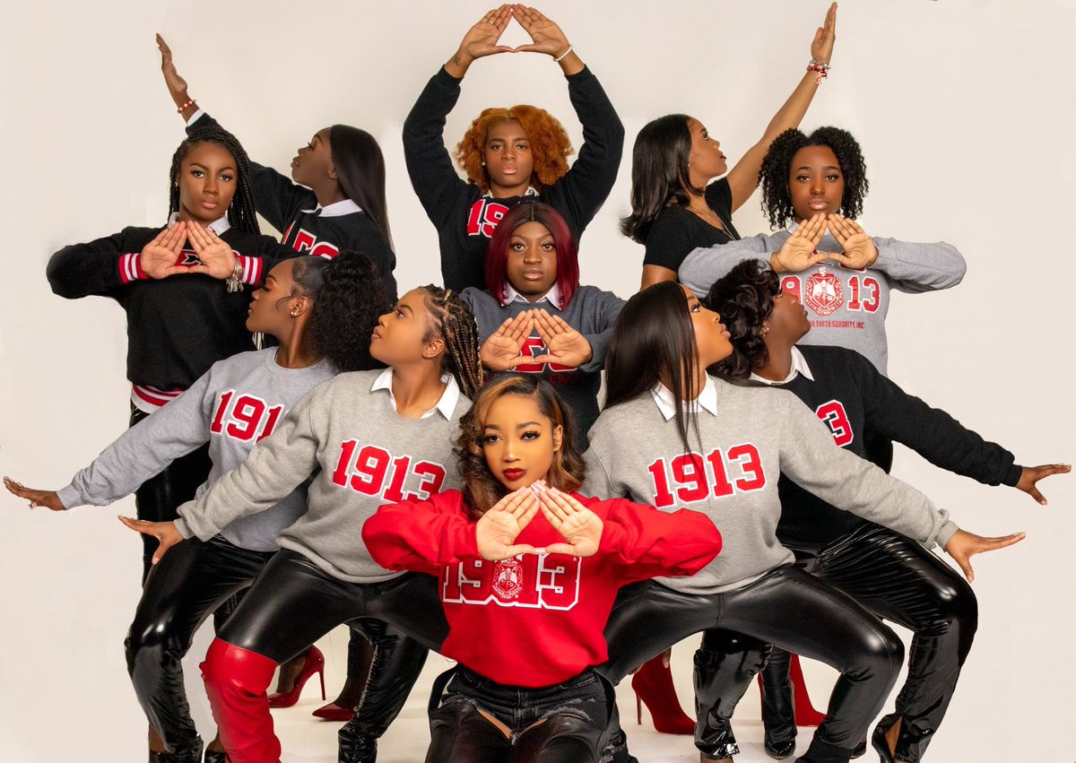 _tiphhh's tweet photo. It’s something about that crimson and cream ♥️ #J13 https://t.co/4X6HWJZbS3