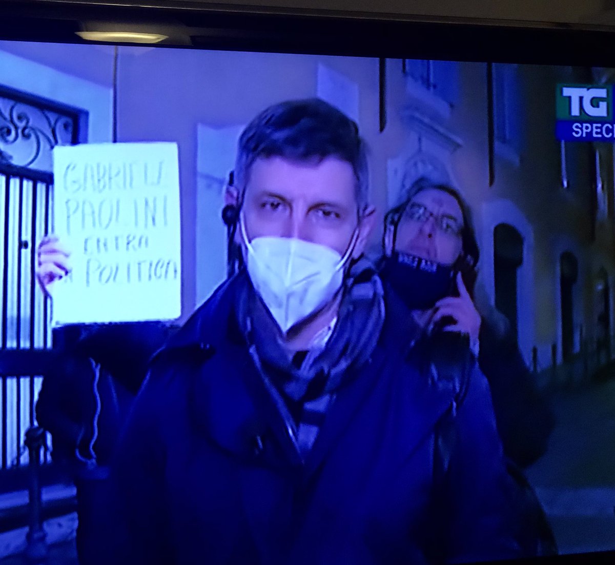 RobertoRedSox's tweet photo. Eccolo. È tornato.
Gabriele Paolini prima di entrare in politica spero che passi attraverso un tampone di @paolocelata perché senza mascherina a pochi centimetri con me avrebbe preso una gomitata nei denti.
#maratonamentana https://t.co/wiYhUiF7FR