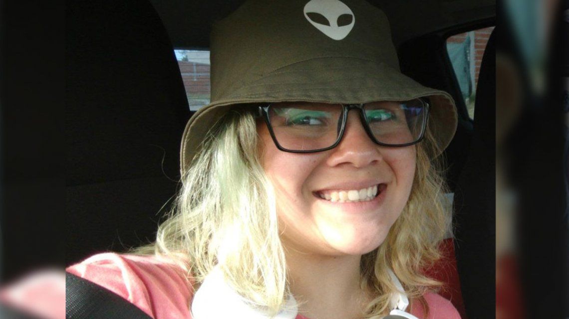 Buscamos a Morena. Desapareció ayer a las 15 de su casa de Hernández, partido de La Plata. Si la viste, llama al 911. Ahora iniciaron la búsqueda con perros.