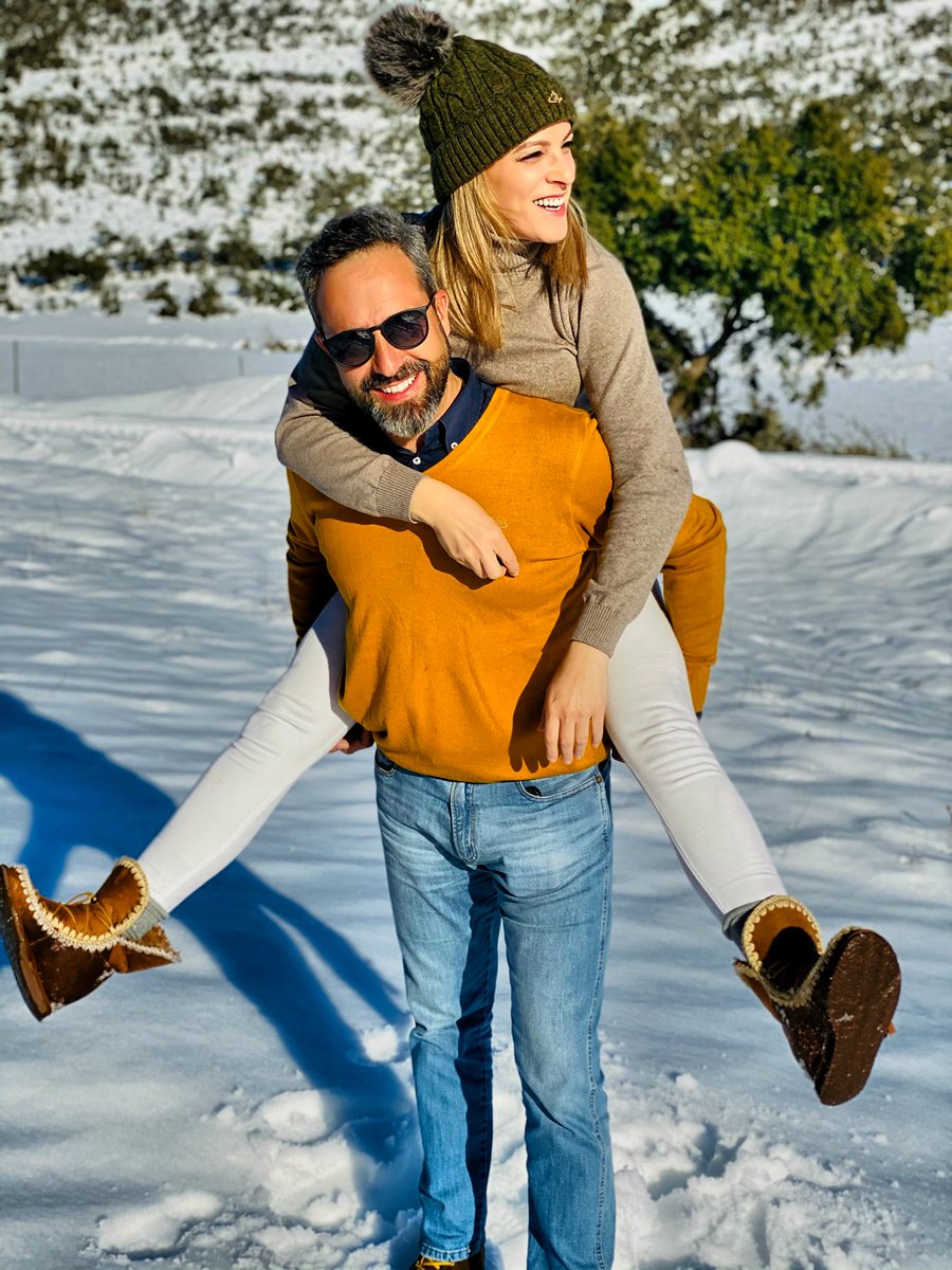 Hoy hemos vuelto a intentarlo😰imposible, demasiada nieve congelada ❄️👉Eso si os digo que el sábado, si o si llevamos comida al #monte ya veréis, estamos ingeniando 🚜 💪🏻
🆘 animales 🐗🦌
Por no cambiarme de ropa me he metido hasta la rodilla 🥶😂😅