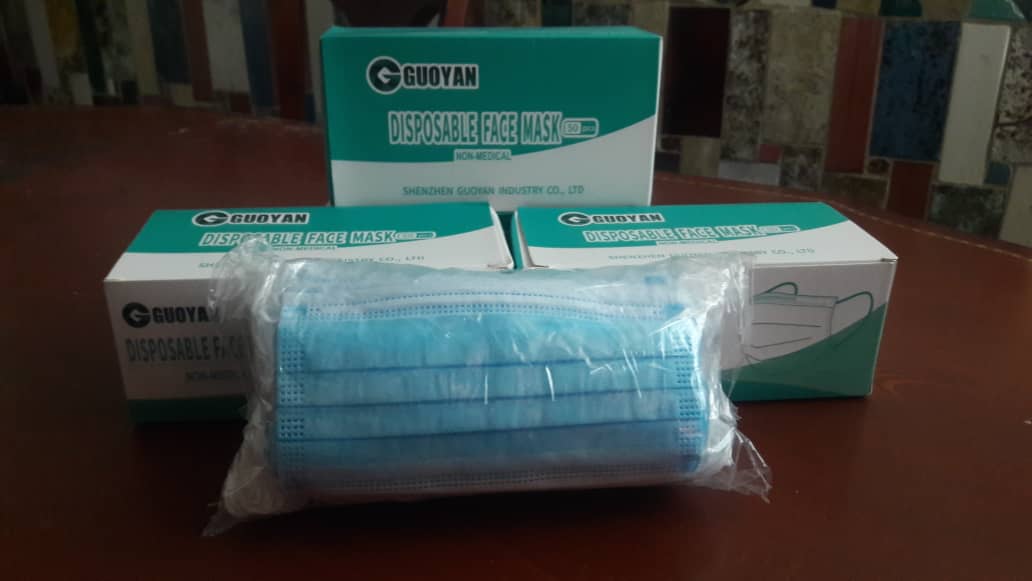 JavierCaz's tweet photo. Amigos necesito de su ayuda, necesito vender estas mascarillas para donar el dinero a una prima que necesita operarse de #cancerDeMama. Se encuentran en #LosTeques. Los fondos serán utilizados para su operación. Solo 10$ por caja. 64 cajas disponibles. https://t.co/fhSQCBthn6