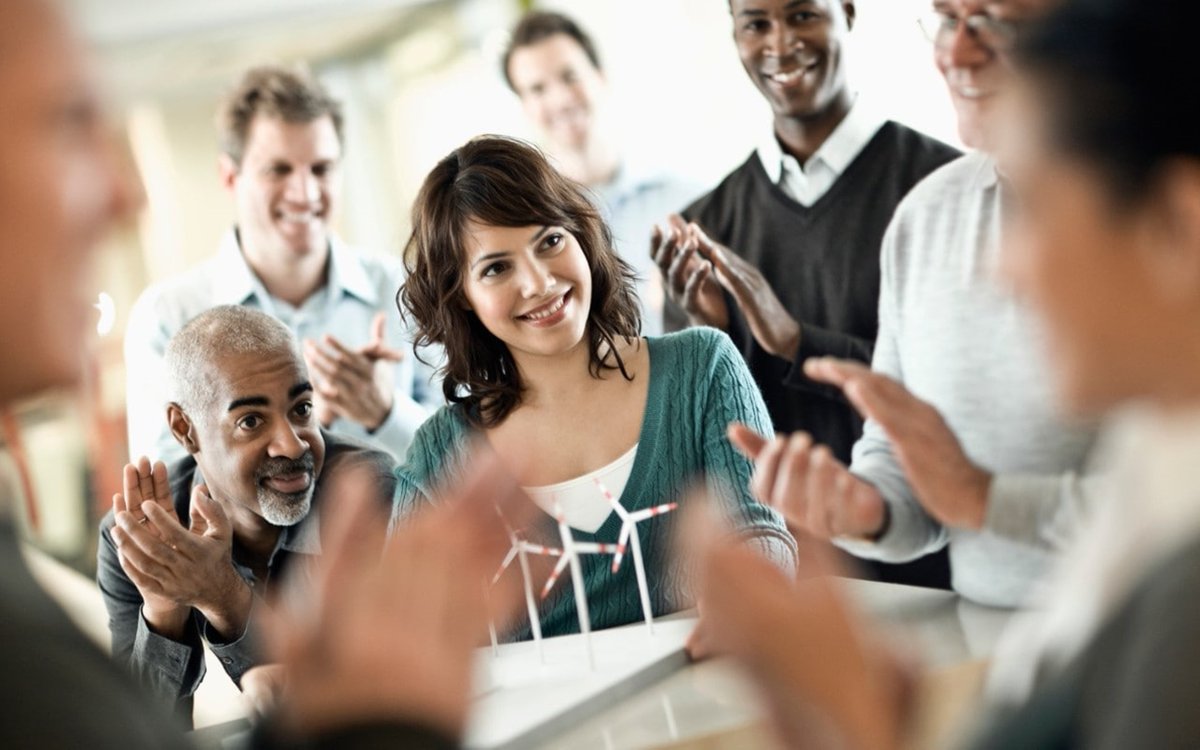 EleishaStevens's tweet photo. It is reported globally 37% of employees are working harder and with longer hours than ever before and "burnout" is on the rise. According to Forrester Research, the strongest predictor of burnout is lack of meaningful recognition for hard work or accomplishment. #recognition https://t.co/qYRiKx2n1k