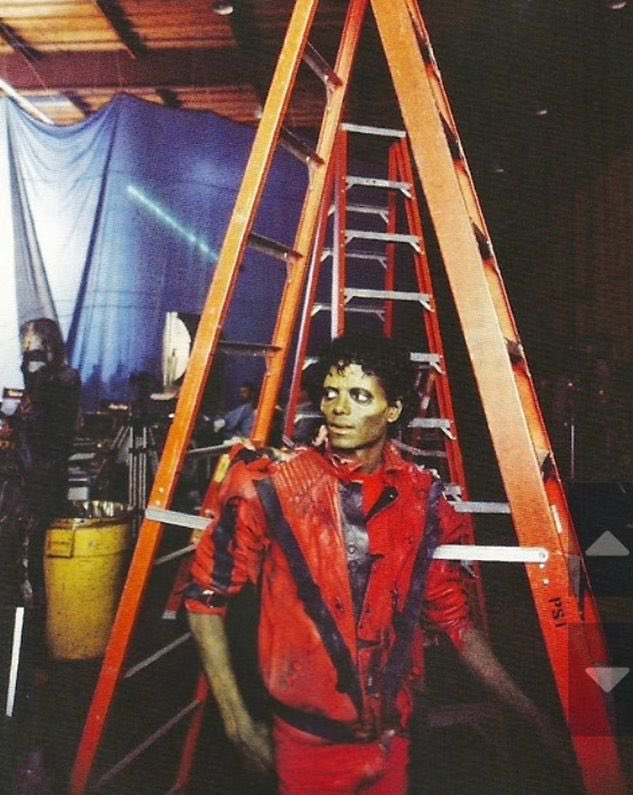 Em 1983, Michael Jackson muda totalmente o gênero dos videoclipes, lançando o curta "Thriller". Ele foi o primeiro artista que investiu em uma super produção em um videoclipe e deu tão certo.