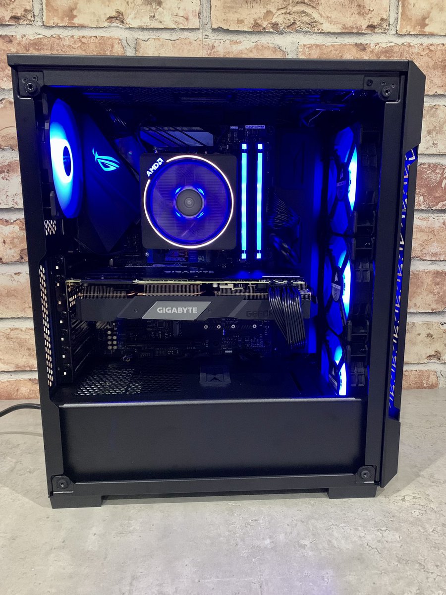 PC_Custompcs's tweet image. 1 of 2 Builds finally finished this week! AMD 3700x, Asus ROG B450, 16gb Corsair Vengeance RGB Pro 3600mhz, 500gb WD Blue NVME, Gigabyte RTX 2070 Super OC, Corsair ICUE 220T #PCPCs #CustomPCbuild #GamingPc #Amd #Ryzen7 #3700X #2070Super #fps