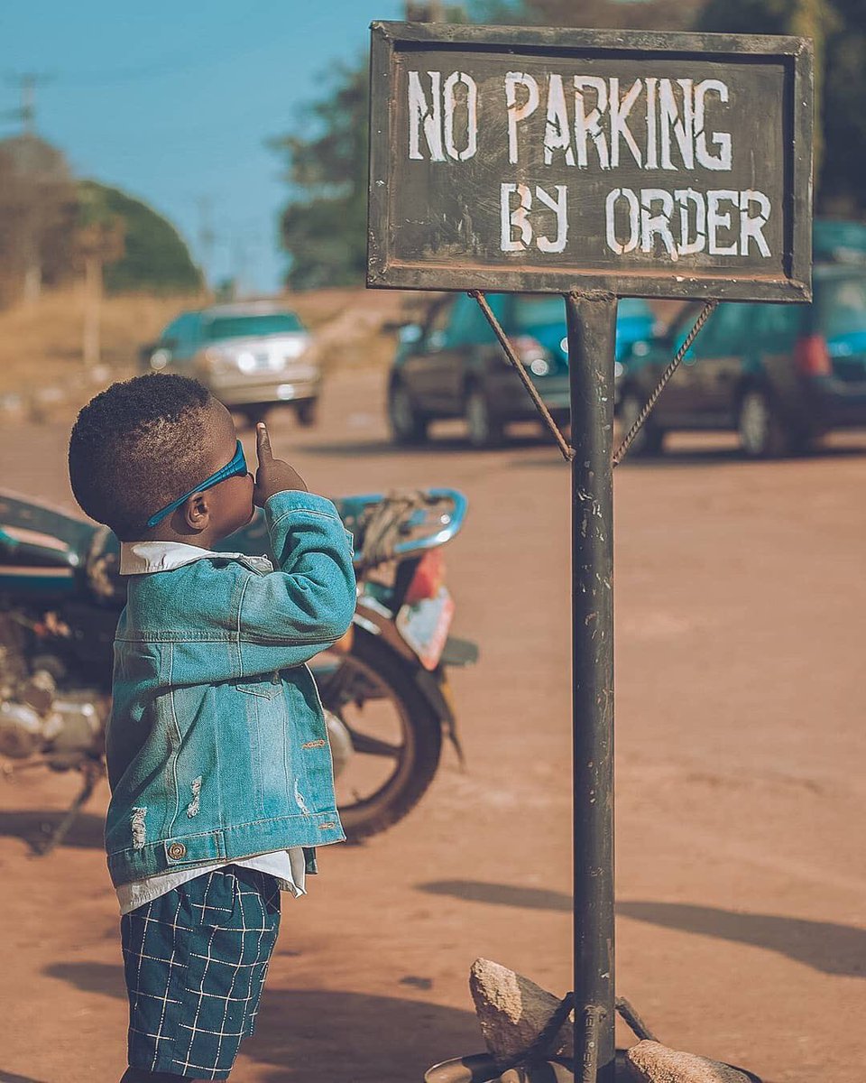 AfricaMatters15's tweet photo. The coolest kid on the block. 🔥
📸:?@the_rebelrace
Muse:@drip_daddyzim
Styled by:@diaryofa_fatshionista
Asst:@dharn_el @obochi_kenneth
#africamattersinitiative #africamatters #56daysofafrica #photooftheday #blackboyjoy #blackboyjoy #capturedgh #fashionstyle https://t.co/20XojjcHtH