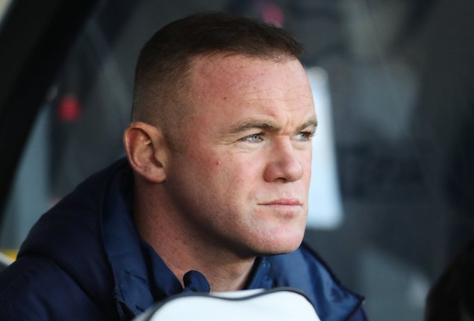 FootyAccums's tweet photo. Derby's CEO met Wayne Rooney and the first team squad today to say club currently can’t afford to pay the wages that are still owed from December. 😳

[Via @RobDorsettSky] https://t.co/H6zOmc3092