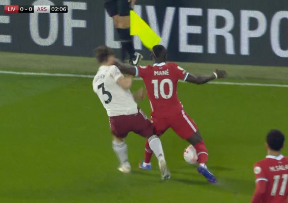 EvertonInPics's tweet photo. @JacquiOatley Don't remember you saying anything about this clever/naughty elbow from Sadio Mane https://t.co/yQ4E0GZEfm