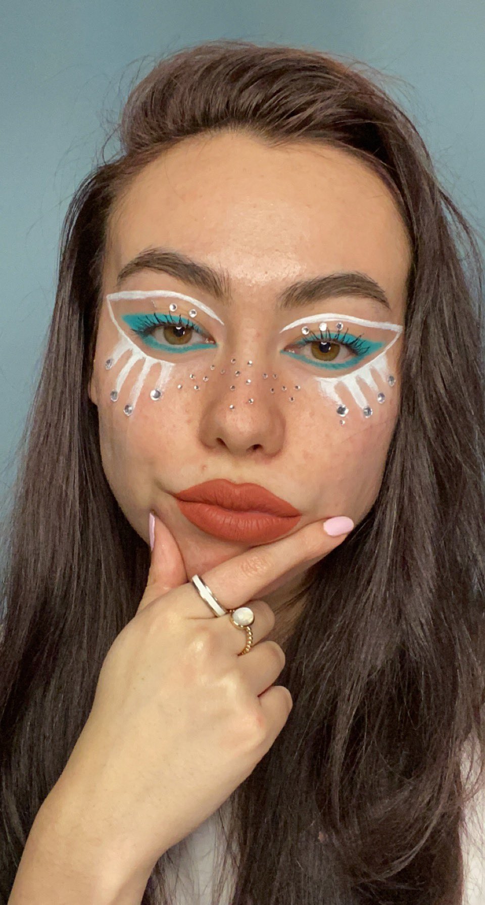 Uživatel jaz 🍒 na Twitteru: „Idk what this look was but I had fun with the  rhinestone freckles 🤍 https://t.co/bQeLI92udx“ / Twitter
