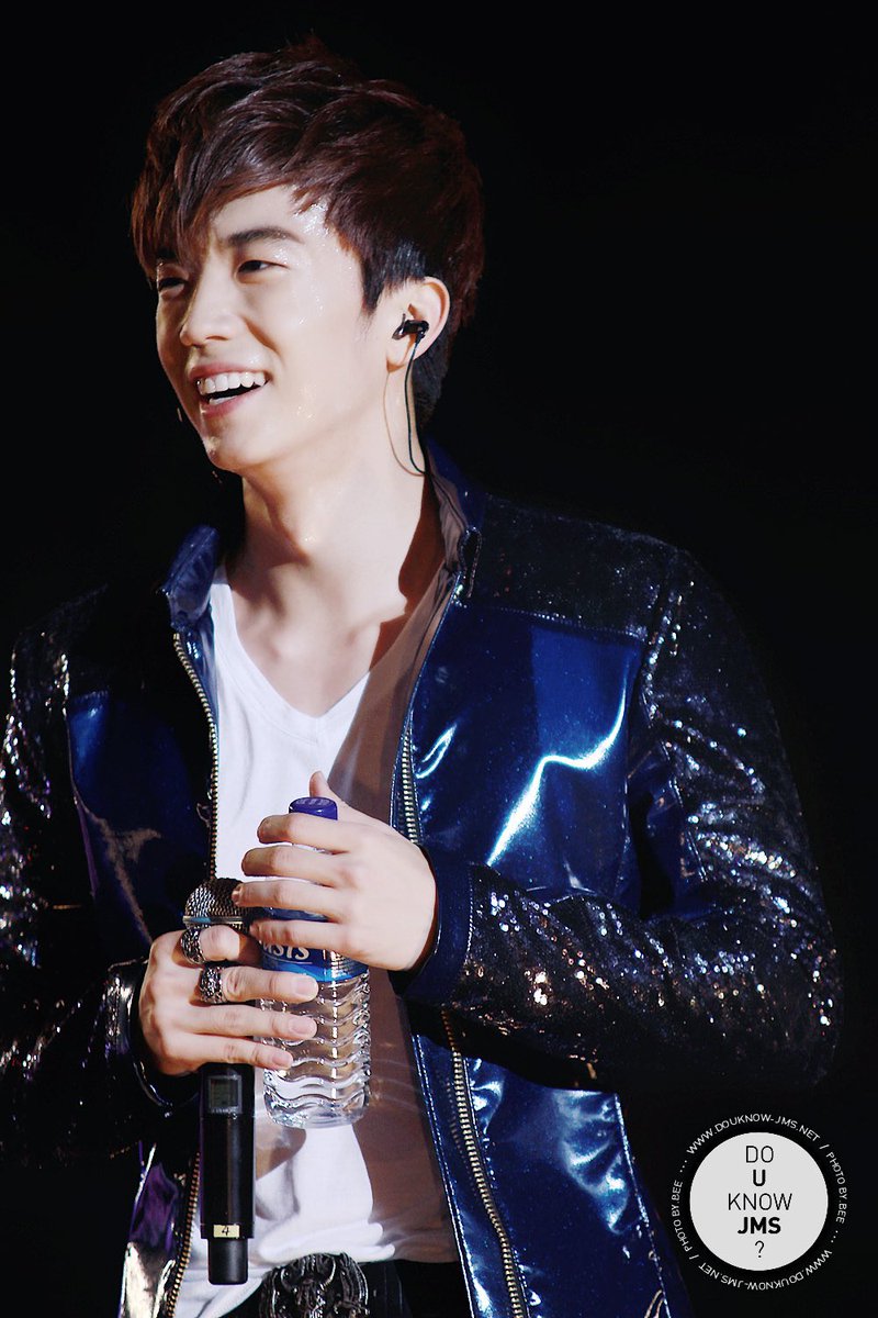 -is to be proud of someone/an accomplishment. IN OTHER WORDS. Wooyoung’s mandarin name could mean someone who is blessed with glory/great fortune to thrive in life 