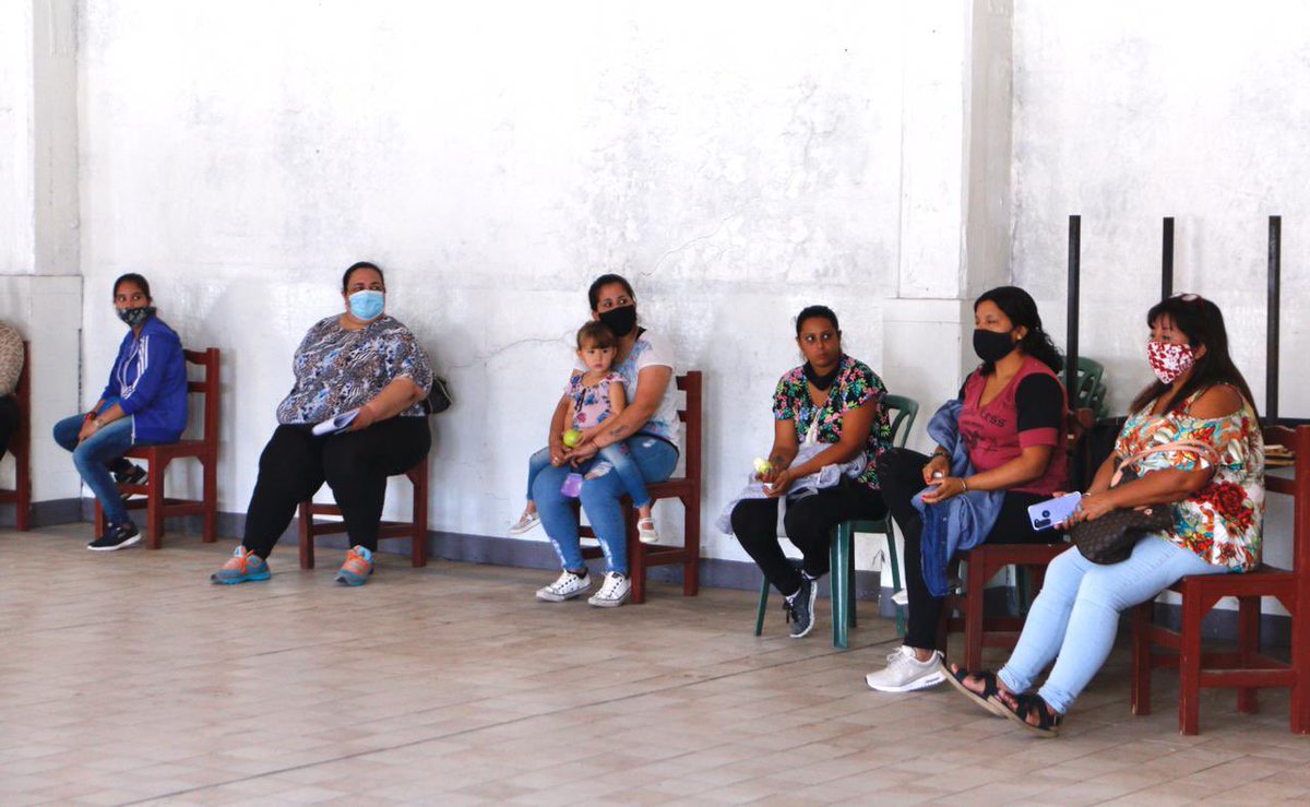 MatiBassini's tweet photo. El 2020 fue un año complejo donde referentes de organizaciones comunitarias de Pilar se pusieron al frente las necesidades de su barrio.

Hoy nos encontramos con ellas para decirles que trabajando en conjunto y organizados vamos a poder hacerle frente a este año que comienza 🇦🇷❤️ https://t.co/1Jtv3eriqD