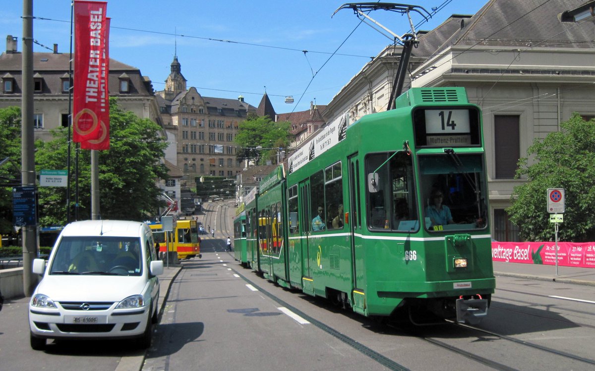 bbraendlin's tweet photo. Streetcars of Basel!

#travelling #travellingwithbonnie #bonniehooverbraendlin #authorslife https://t.co/uR6wlIU6nE