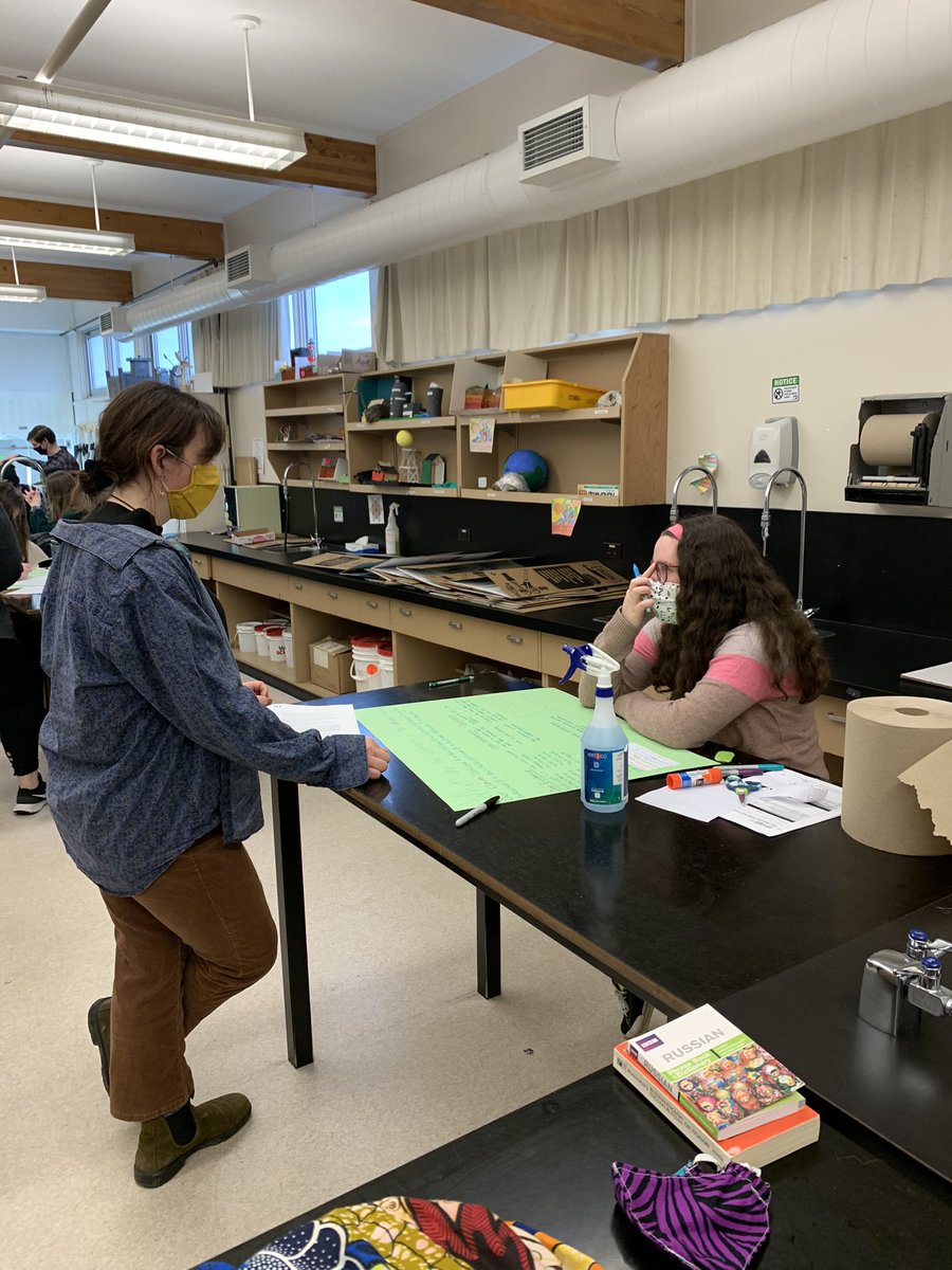 simone_stella74's tweet photo. @ArgumentDriven @MorganWHouse @Kamloops_SD73 Senior chemistry students at Kamloops School of the Arts engaging in the creation of their argument during an ADI lab. #greatwaytolearn https://t.co/DJphrWT7hm