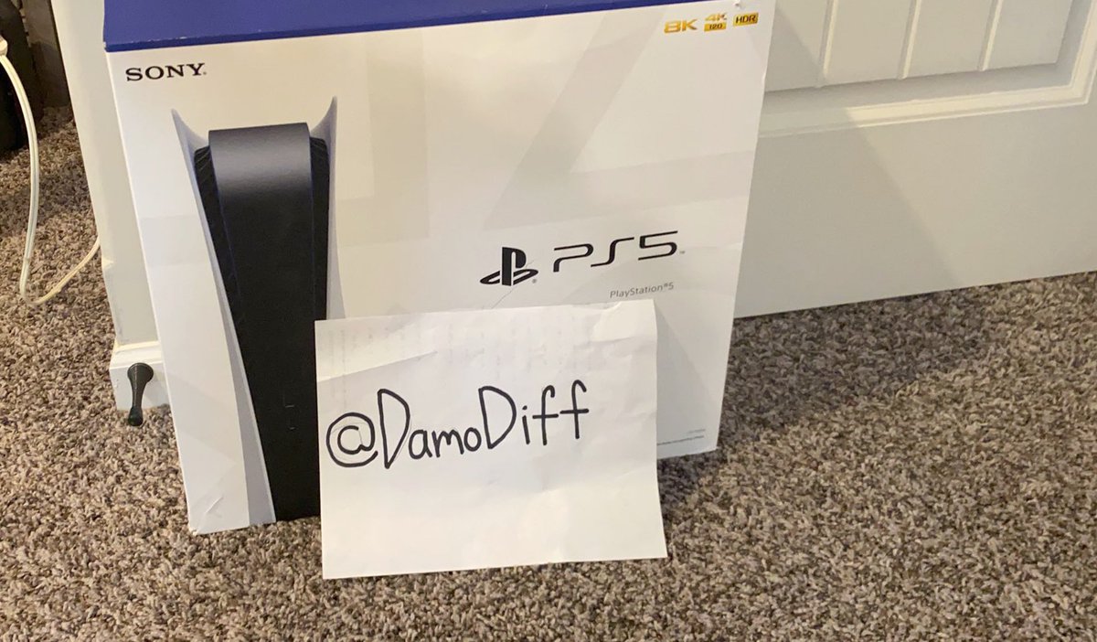 damobekillinx's tweet photo. Who’s Looking to buy a Ps5?🤔‼️Selling a Disc ps5 Dm me if you want to buy it. I can and will show proof that these are mine‼️#PlayStation5 #ps5 #ps5stock #Ps5Direct #Ps5Disc #Ps5Walmart https://t.co/LptGNGQzZz