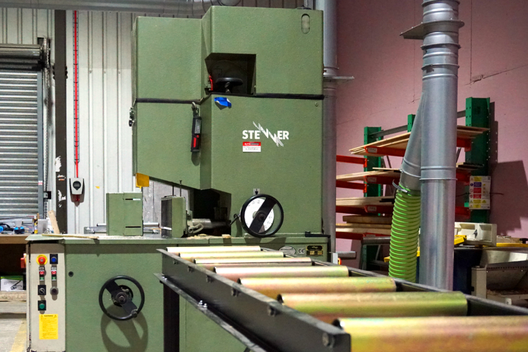 DaltonsWadkin's tweet photo. This week we've been down at Howarth Timber in Bury St Edmunds for training. We supplied a variety of machinery when they set up this workshop - refurbished and new - including this Stenner resaw
#stenner #howarth #woodworkmachinery #timber https://t.co/5tpqwxHhKM