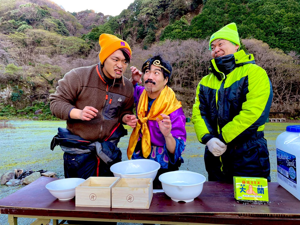 へきほー へきトラ劇場 On Twitter 久々にちゃんと閲覧注意の動画で アドレナリン出ました 昔から尊敬している虫喰い芸人の佐々木孫悟空さんと年越しミミズうどんの早食い勝負です Twitter