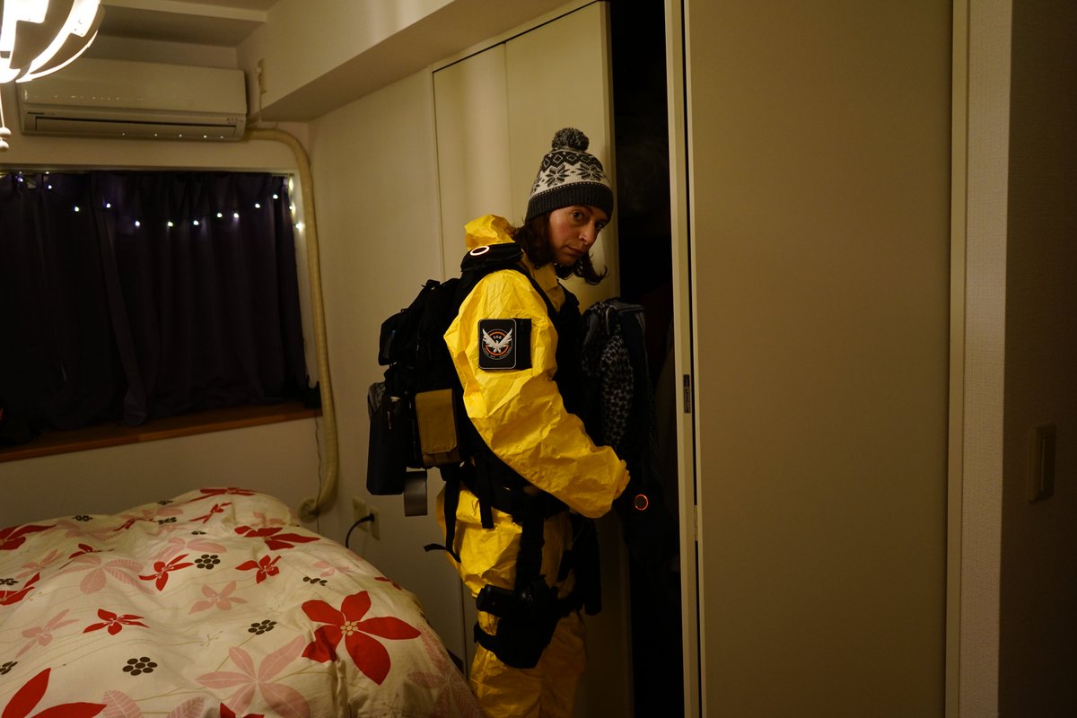 Halloween 2017. My back is too painful to go to Kawasaki Halloween, and a typhoon ruins it all for everyone... I had a Survival outfit ready, so I make the best of it in the space of my home. Kinda works, right? But that suit is way too large.