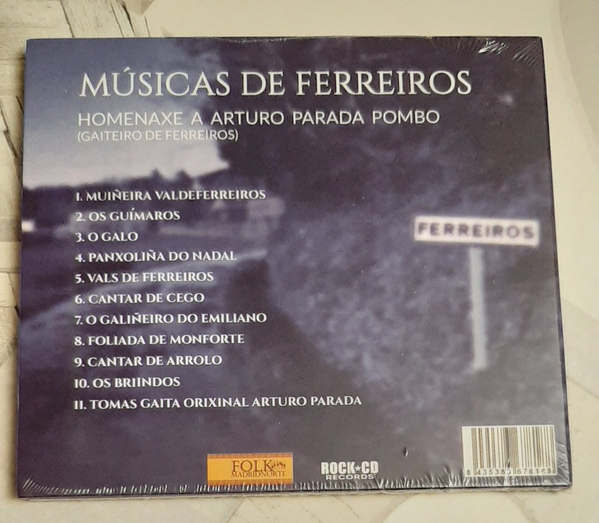 Pedazo regalo acabo de recibir de mis amigos de <a href="/FolkMadridNorte/">Folk Madrid Norte</a> 😍😍😍😍😍😍😍 Mil gracias por el disco, me encanta!!! Enhorabuena a todos, pero especialmente a Javier Franco por todo el esfuerzo que le ha supuesto el llegar a conseguir uno de sus sueños. Eres un crack Javi!!!
