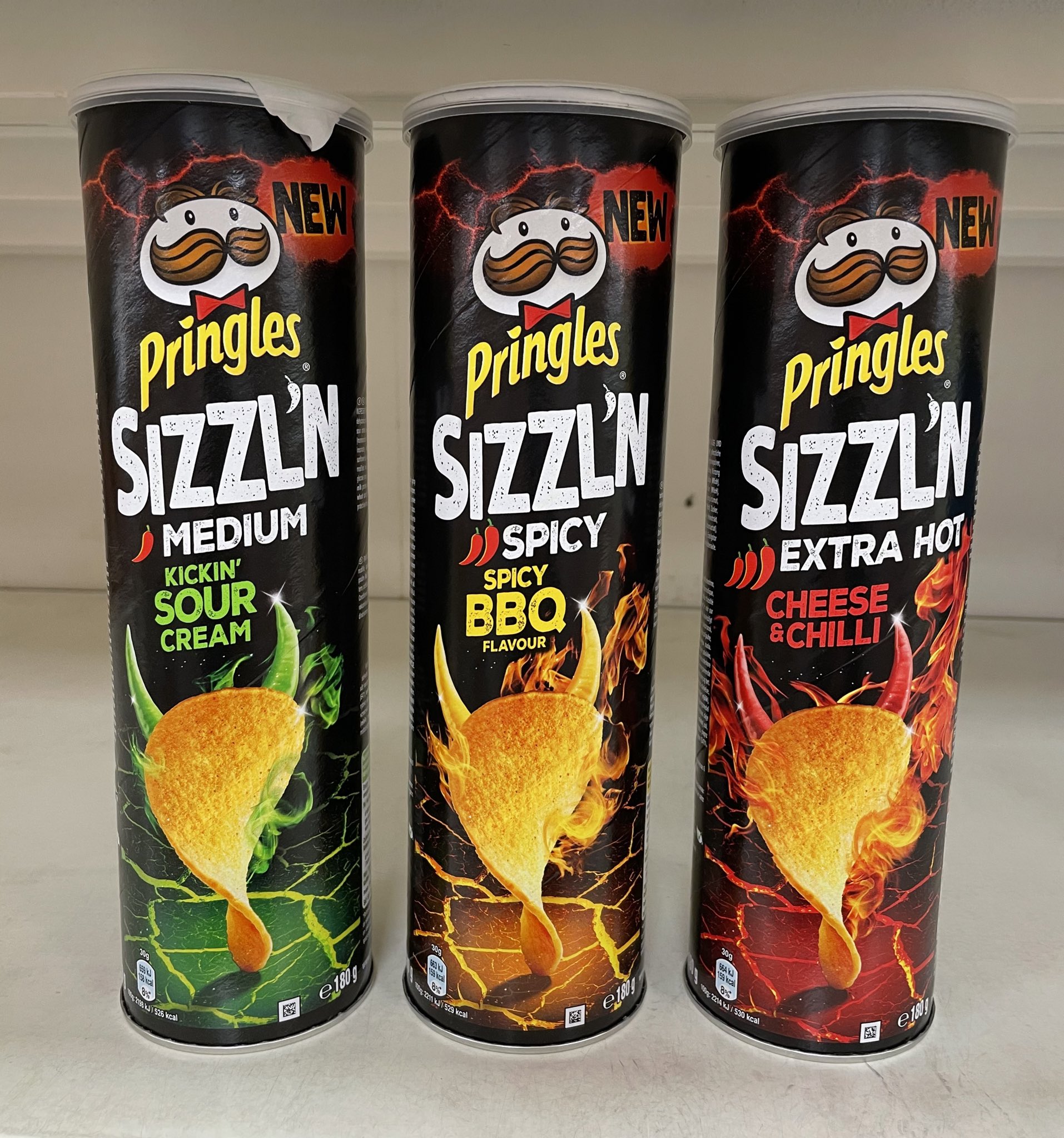 This #cheeseandchilli on #sizzln #onceyoupopyoucantstop # At pringles #spicy #extrahot #wellthisisnew #sourcream X: Sizzl\'n! 🌶🤯 Is #pringlessizzln #spicybbq New X @Pringles_UK \