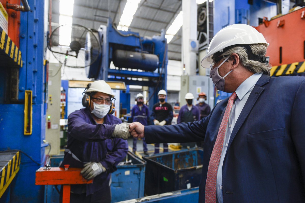 alferdez's tweet photo. A partir de este año la autopartista metalúrgica Maro SA comenzará a fabricar las líneas de soldadura robotizada para la nueva Volkswagen Taos.

Que Volkswagen siga apostando a la Argentina y que sus autos tengan cada vez más componentes argentinos es una buena noticia. https://t.co/0YSIJVunMn