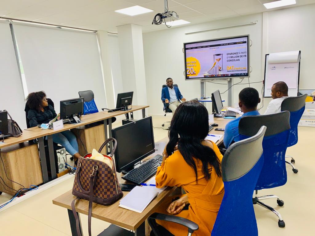 SmartCongo's tweet photo. Formation de renforcement des capacités équipe de Service Client de la @Rawbank_sa sur l'optimisation de la relation client avec le digital. 

Smart Academy, acteur de référence dans le renforcement des capacités et l'amélioration des performances. Visitez https://t.co/qFkKLyLXv0 https://t.co/c1mm666tle