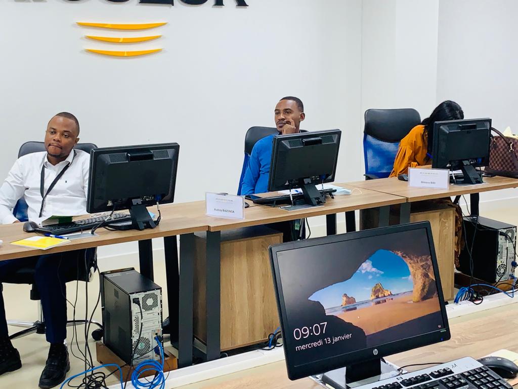 SmartCongo's tweet photo. Formation de renforcement des capacités équipe de Service Client de la @Rawbank_sa sur l'optimisation de la relation client avec le digital. 

Smart Academy, acteur de référence dans le renforcement des capacités et l'amélioration des performances. Visitez https://t.co/qFkKLyLXv0 https://t.co/c1mm666tle