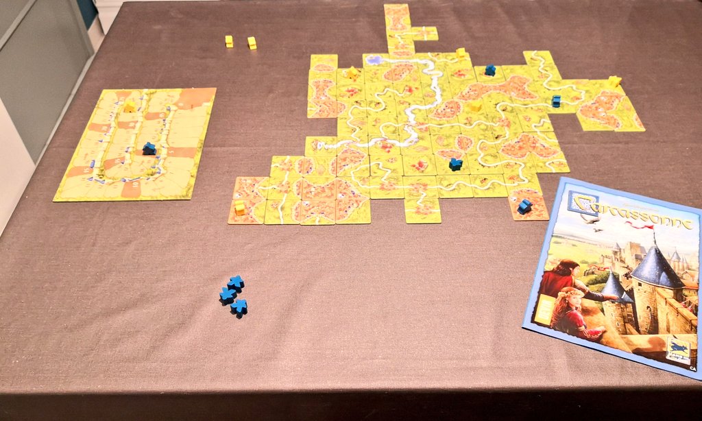 rvilablareix's tweet photo. ATENCIÓ! Un joc del Carcassone com aquest pot ser vostre. Per participar al sorteig gentilesa @DevirCat només heu de fer RT i Follow. El proper divendres 22 de gener anunciarem l'afortunat/da. Sort a tothom! Salut, ràdio i jocs de taula. 107.5 FM. https://t.co/Ge4JWoxDVl