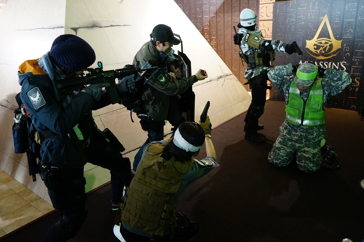 I missed Ubiday 2017 (October)! Insane crowd, but so much awesomeness with my fellow agents...! My Striker vest barely survives its "christening".