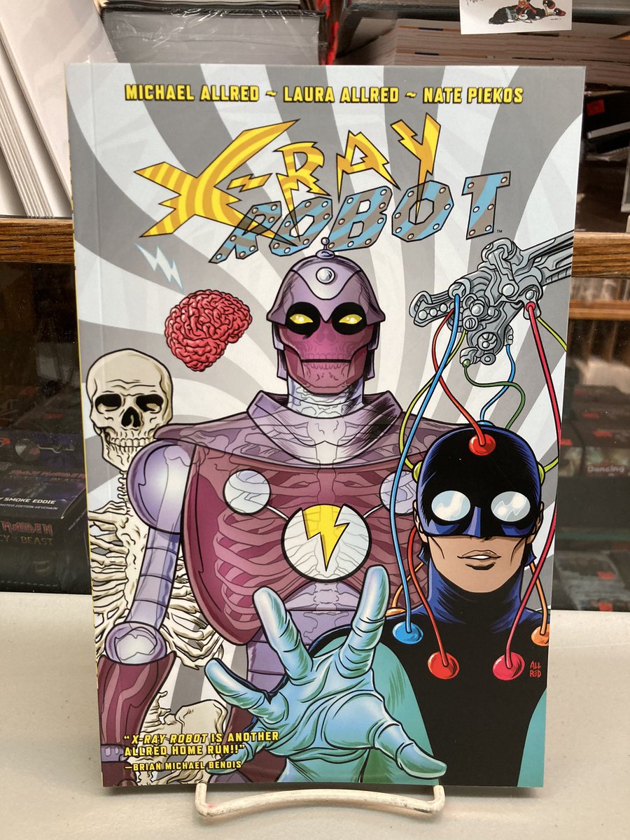 strangeadventrz's tweet photo. Nobody does (weird) science like the Allreds! #xrayrobot by #mikeallred, #lauraallred, and #natepiekos gets collected this week by #darkhorsecomics (and it includes a 3D cover section). #ncbd #newcomicbookday #readmorecomics https://t.co/pJ34v2m2EV